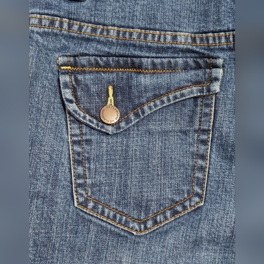 Liz Claiborne Women's Denim Stretch Capris, Size 4 Cropped Blue Jeans Mid-Rise - Picture 5 of 9